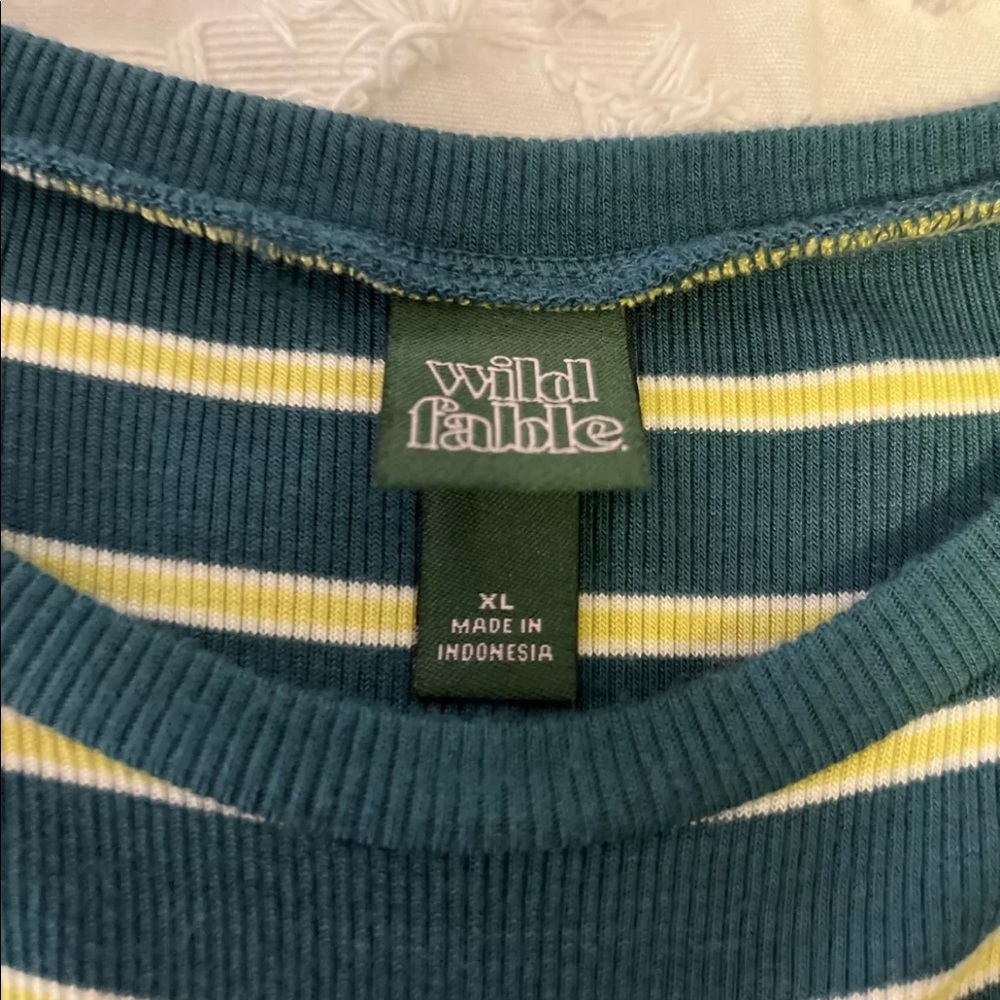 Cute crop t-shirt - Picture 2 of 2